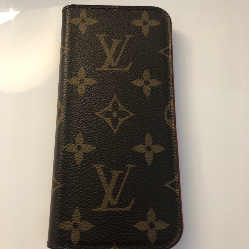 Louis Vuitton iPhone 6 folio monogram